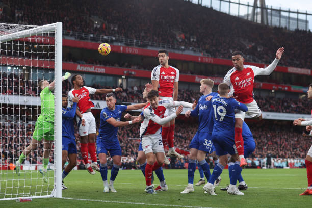 Càng về cuối trận, Arsenal càng gia tăng sức ép lên khung thành Everton, nhưng đây là một trận đấu kém hiệu quả của hàng công Pháo thủ. Dù được hưởng tới 8 quả phạt góc, Arsenal vẫn không thể tìm được bàn thắng và đành chấp nhận kết quả hòa 0-0.