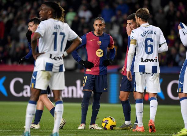 Chung cuộc, Barcelona thất bại 0-1 trước Leganes. Đây là cú sảy chân thứ 5 của Gã khổng lồ xứ Catalan trong 6 vòng gần nhất, với thành tích 3 thất bại, 2 hòa và chỉ 1 chiến thắng.