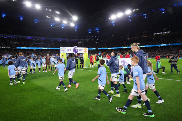 Trận derby Manchester giữa Man City và M.U là tâm điểm vòng 16 Premier League. Cả hai đội đều có phong độ sa sút: Man City chỉ thắng 1/10 trận gần đây trên mọi mặt trận, còn M.U vừa trải qua 2 trận thua liên tiếp tại giải Ngoại hạng Anh.