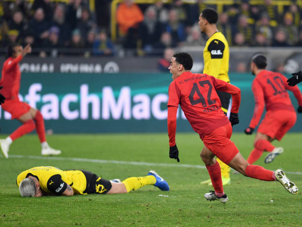 Sau 8 trận toàn thắng, Dortmund vừa lần đầu sảy chân trên sân nhà ở mùa này, trận hòa Bayern 1-1